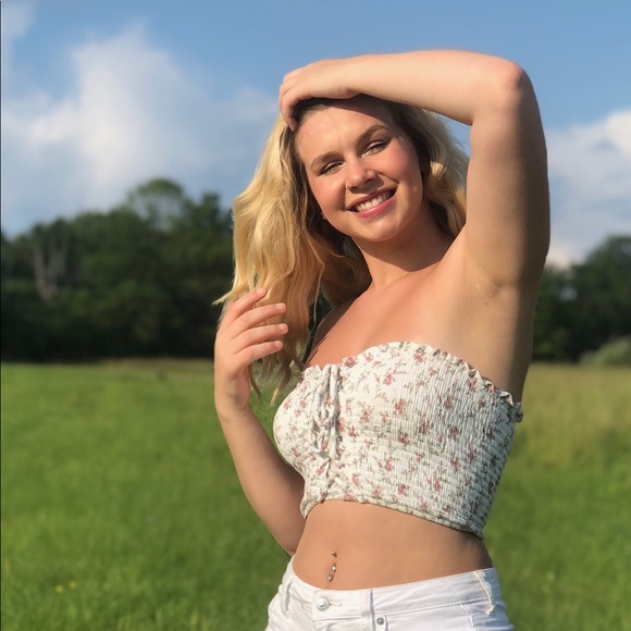 Meet your Posher, Lisa - Picture 1 of 1